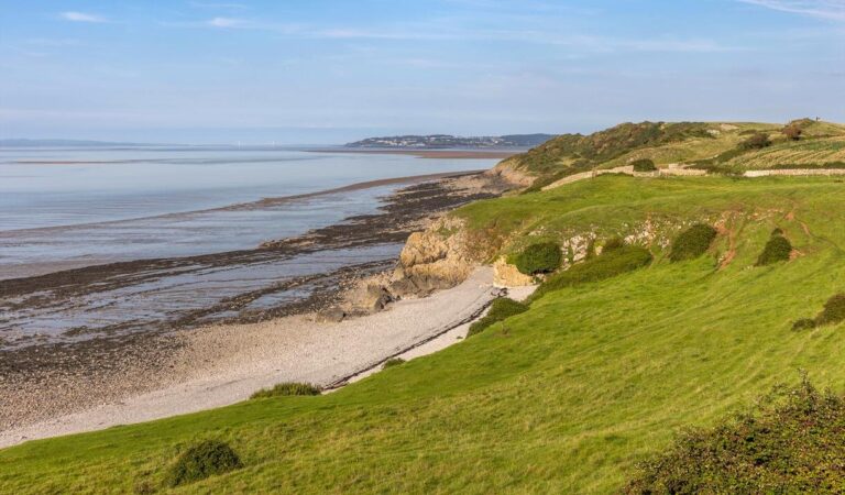 Sand Point coastal walk in Kewstoke – one of the best things to do near Weston-super-Mare